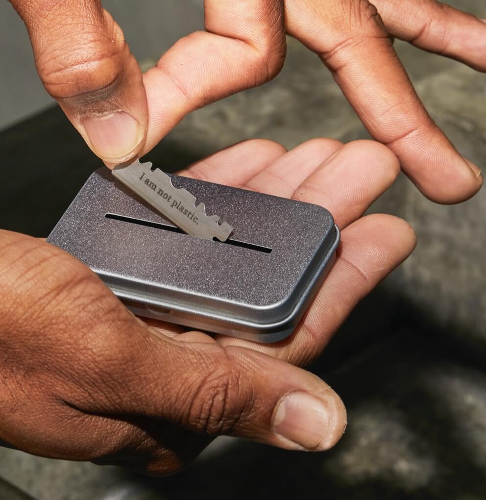 LEAF SHAVE - RAZOR BLADE TIN DISPOSER