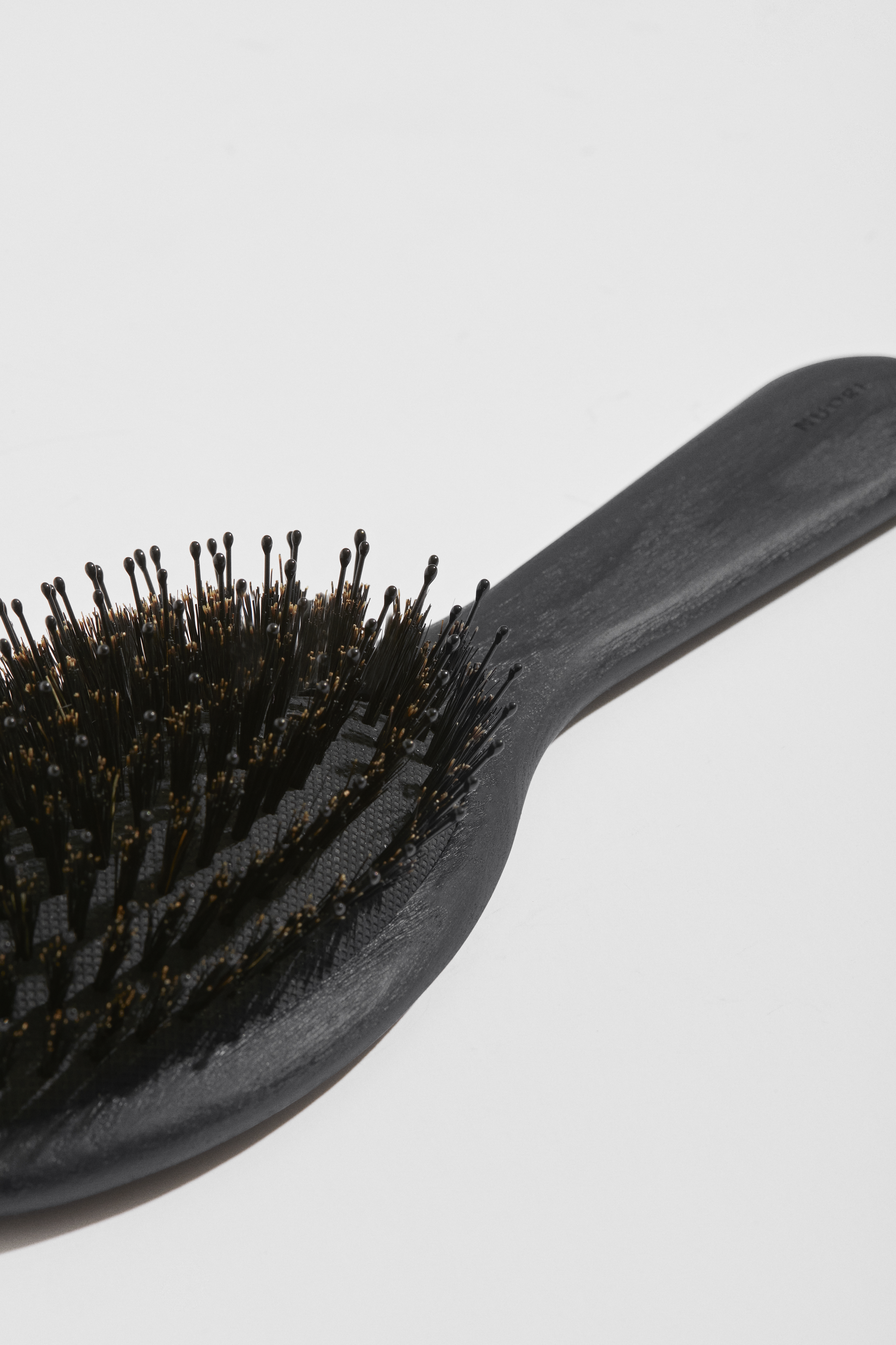 NUORI REVITALIZING HAIR BRUSH SMALL - BLACK