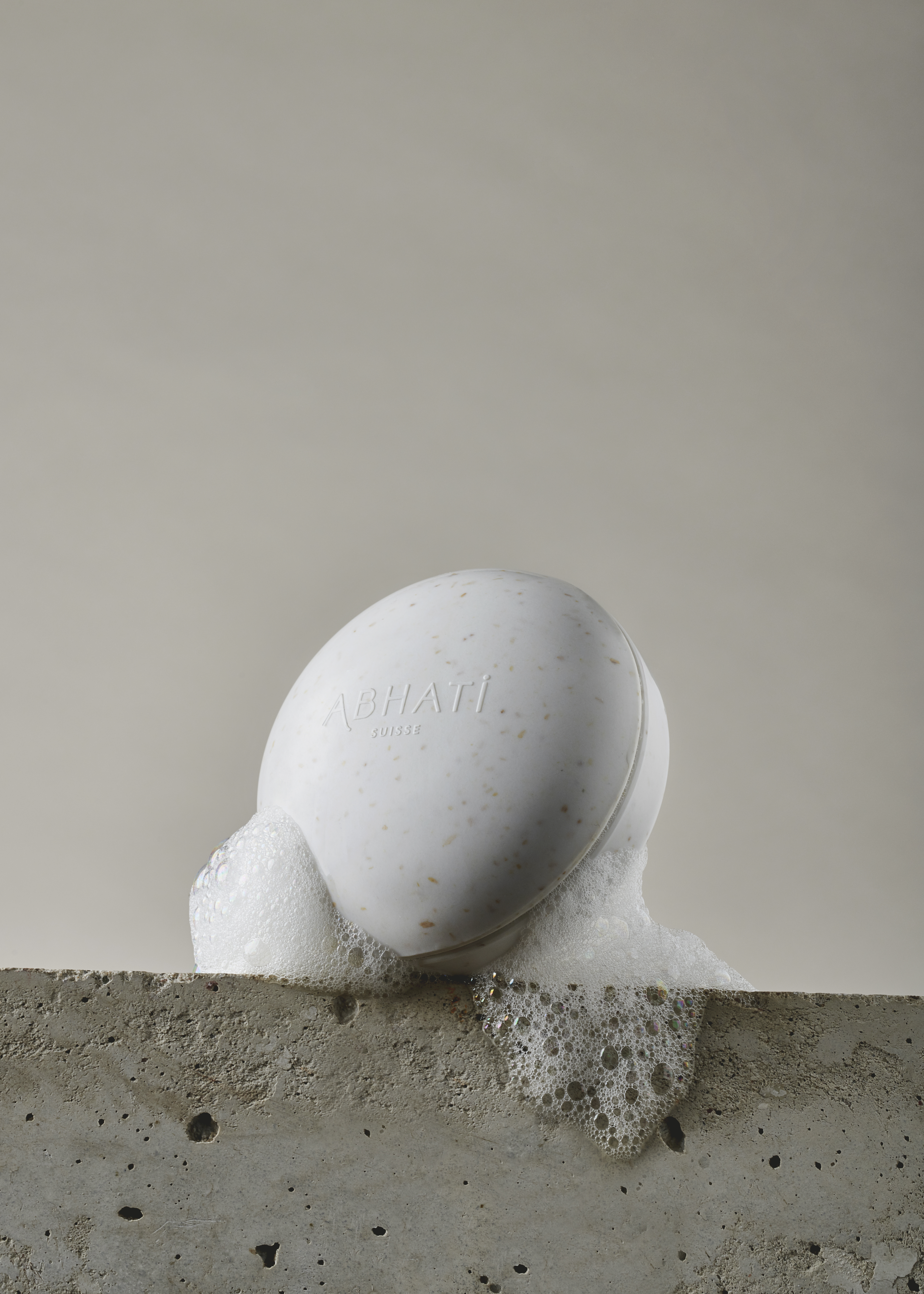 ABHATI SUISSE - THE PEBBLE BOX FÜR FESTES SHAMPOO