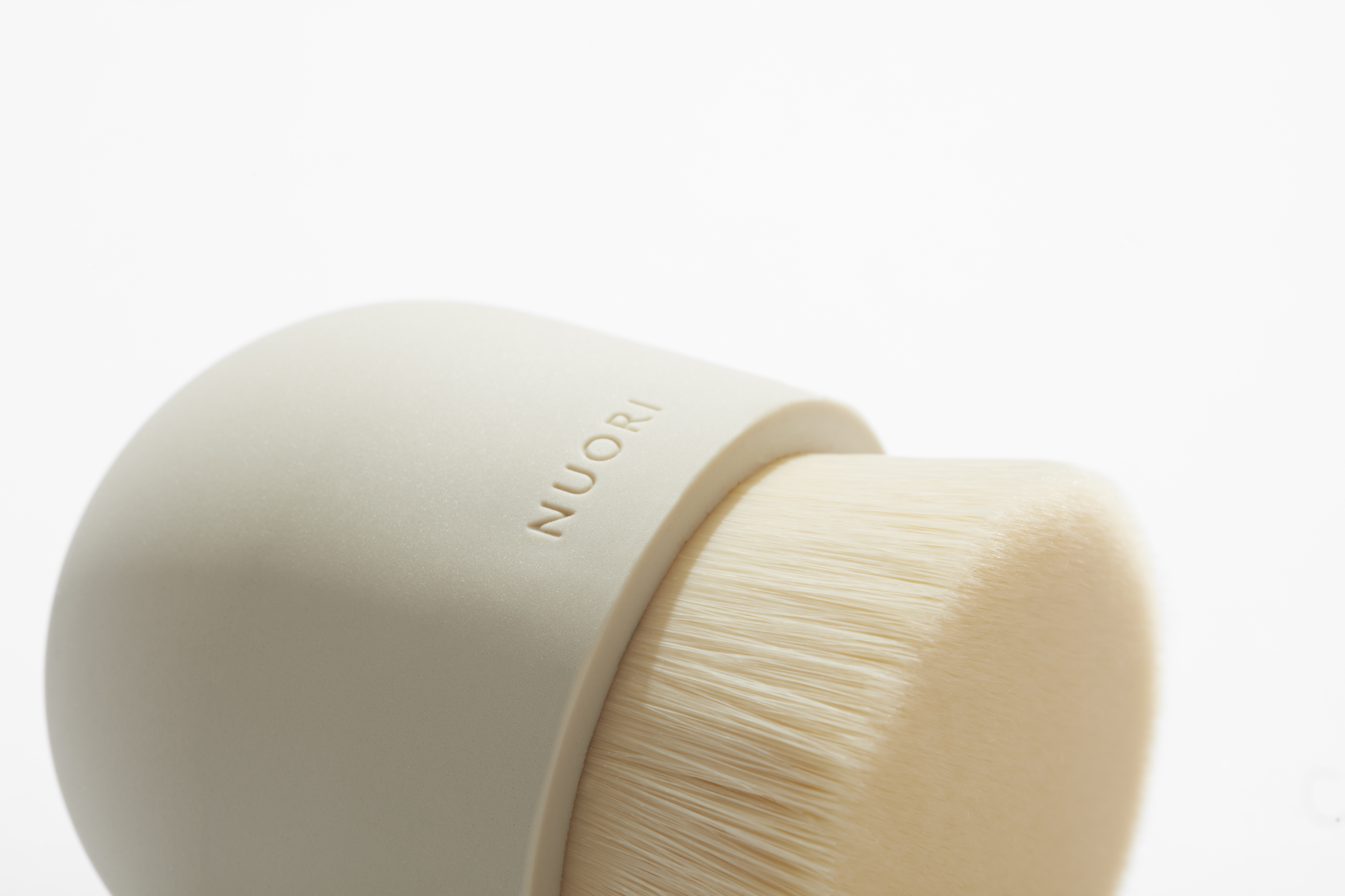 NUORI CARESSING FACIAL BRUSH - NEUTRAL