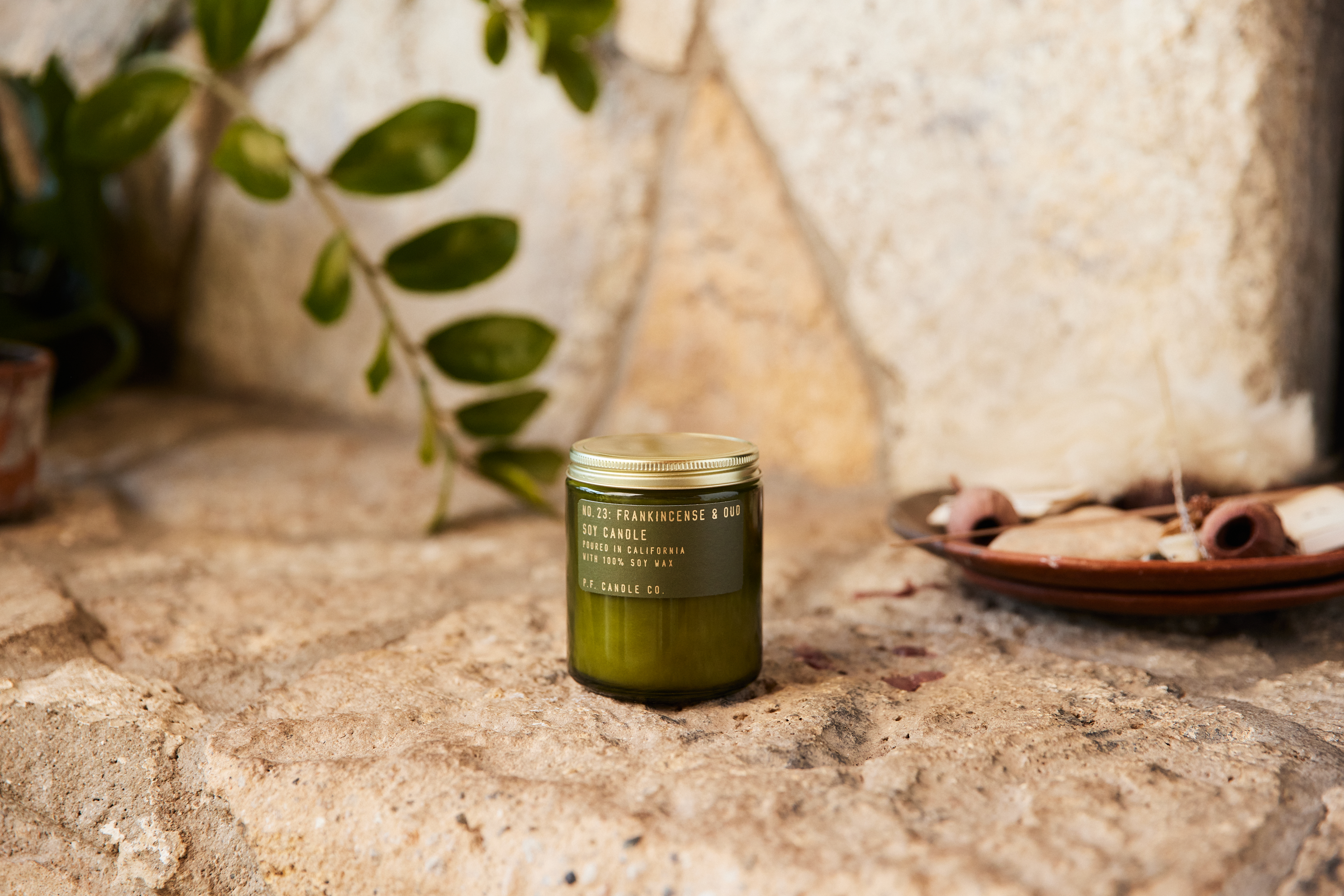 P.F. CANDLE & CO. LIMITED WINTER CLASSICS COLLECTION - FRANKINCENSE & OUD